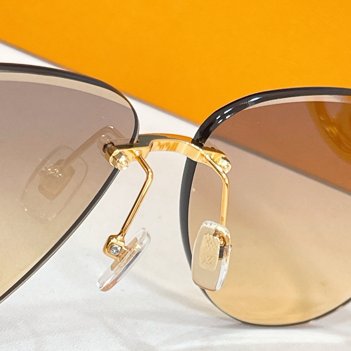 Louis Vuitton Z3318U Sunglasses - 64-14-145
